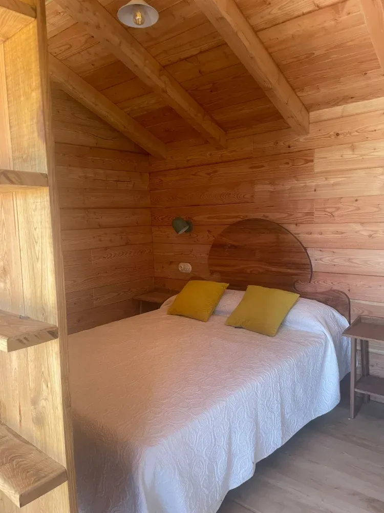 Imagen de Cama de 1;50 habitacion amplia para silla de ruedas