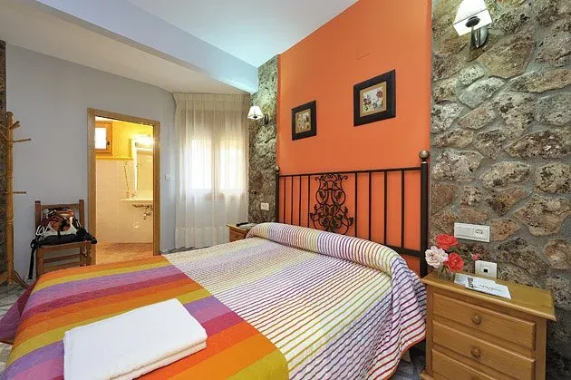 Imagen de Habitación con cama de matrimonio de 150.