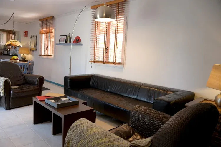 Imagen de PALMITO : sala de estar con vista a la piscina