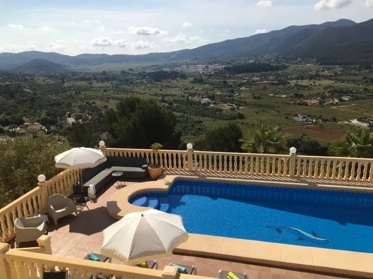 Imagen de Gran piscina con vista panoramica