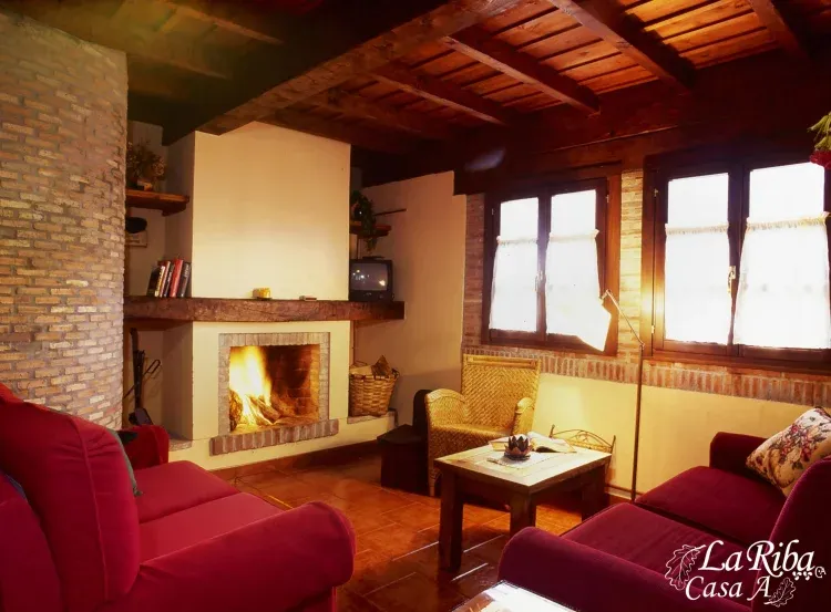 Imagen de Salon con chimenea