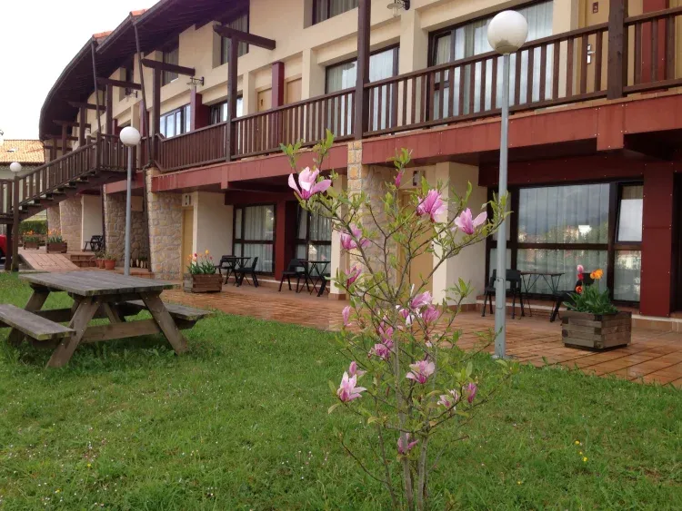 Imagen de Vista exterior duplex y aptos 3 plazas