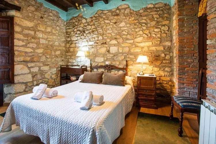 Imagen de Habitación con cama de matrimonio. 