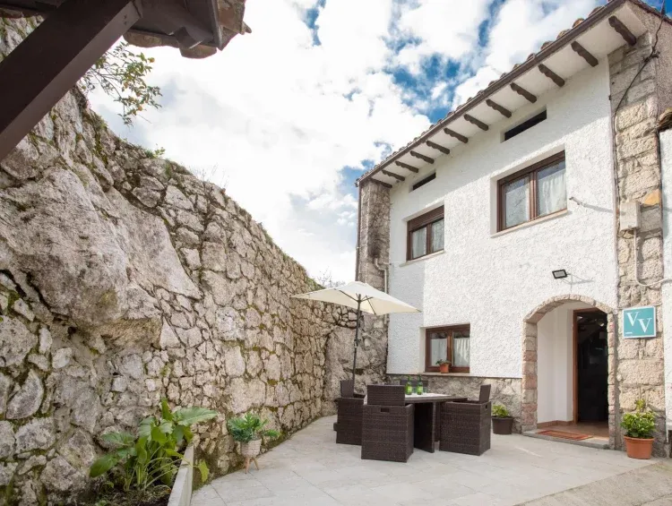 Imagen de Fachada y porche 