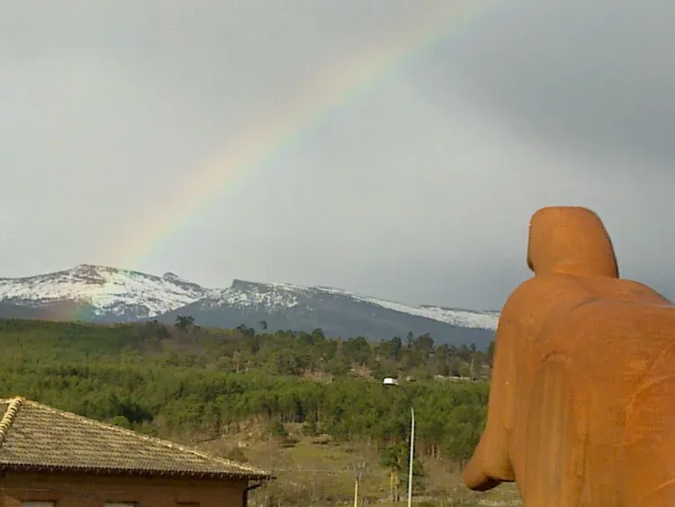 Imagen de Dinosaurio observando el Arco iris en el Urbión