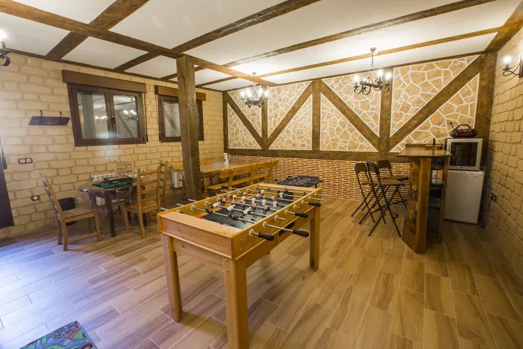 Imagen de Salón Recreativo del Labrador, de 38 m2, con futbolín, barra, juegos diversos, mesas...