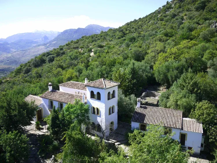 Imagen de El Cortijo es la casa más grande de nuestra finca. Es para un total de 8 personas. Dispone de un estudio anexo en el que se puede alojar otra pareja más. 