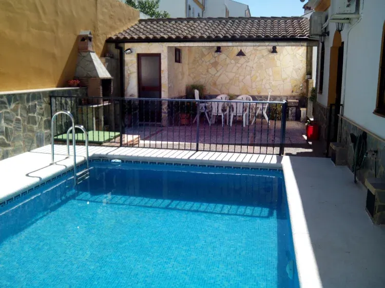 Imagen de Piscina y Porche.Vivienda 1ª Planta