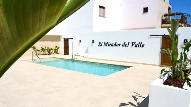 Imagen de Piscina de dia