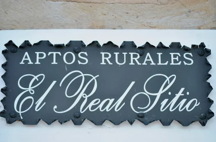 Imagen de cartel apartamento rurales el real sitio