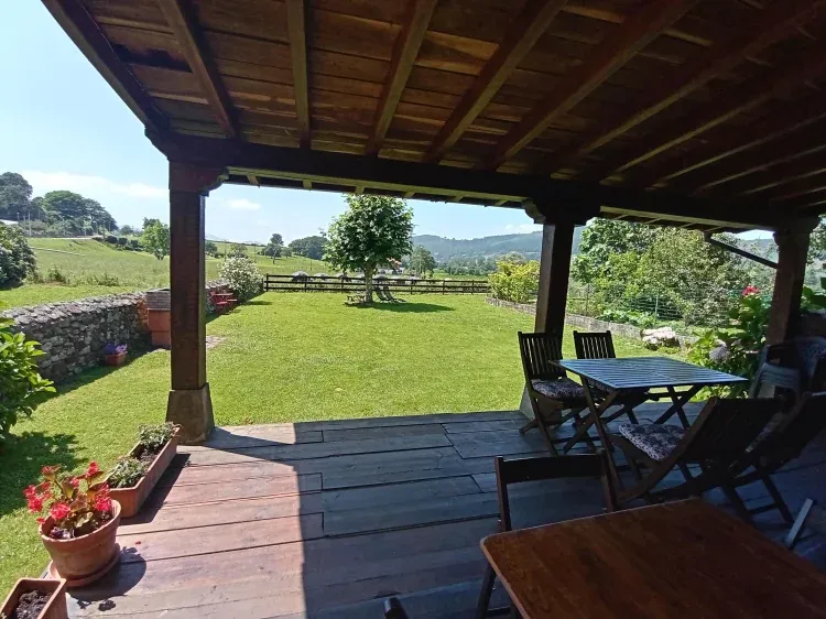 Imagen de Porche y vistas al jardín