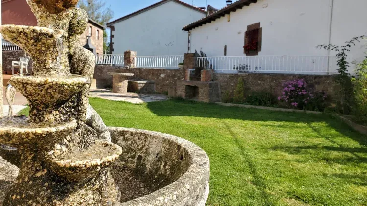 Imagen de Fuente jardín, barbacoa