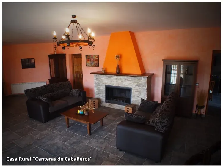 Imagen de Comedor con Chimenea
