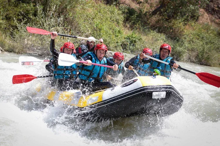 Imagen de ¡Rafting!Desde nuestras instalaciones se organizan bajadas de Rafting durante los meses de verano. Infórmate