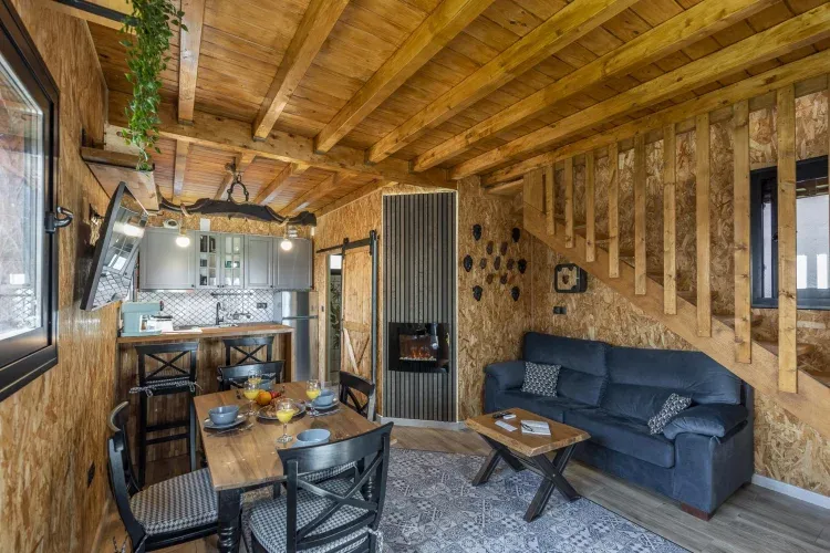 Imagen de Salón con cocina en casita de madera