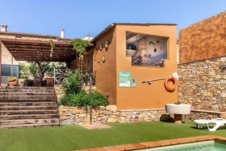 Imagen de Piscina, porxo i barbacoa