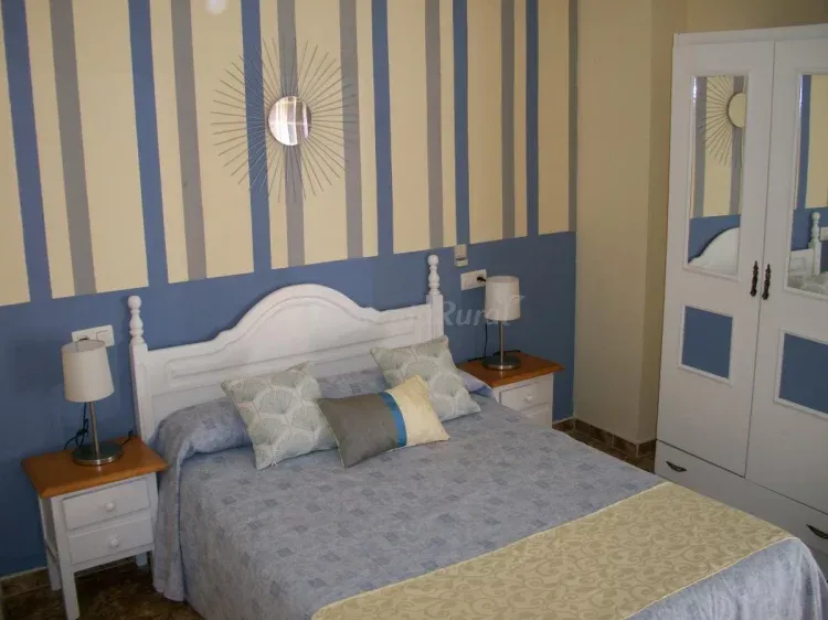 Imagen de Dormitorio con balcón