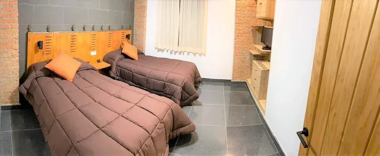Imagen de Dormitorios con vestidor y televisión