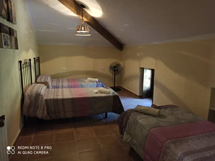 Imagen de Habitaciones rústicas camas sencillas