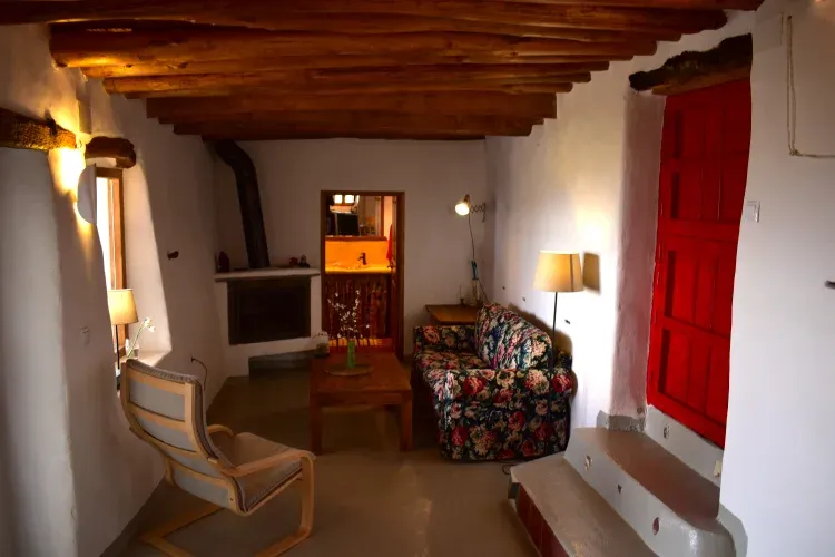 Imagen de Salon y baño al fondo