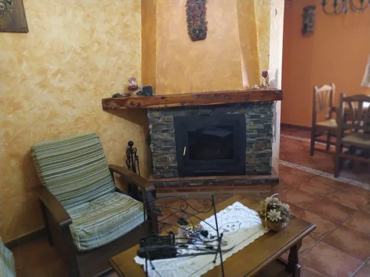Imagen de Salón con chimenea