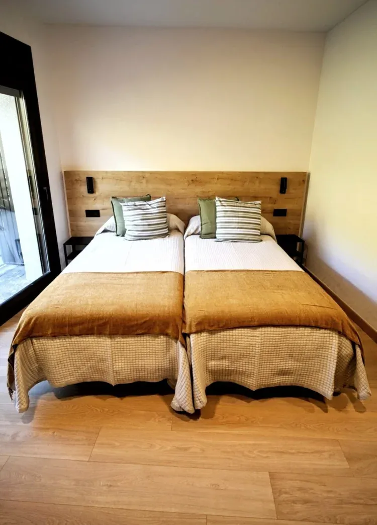 Imagen de Habitaci&oacute;n con dos camas