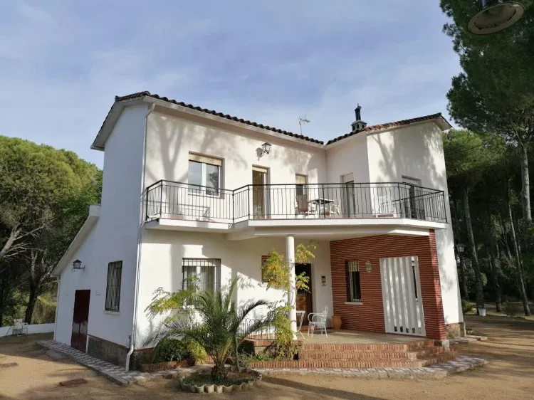 Imagen de Fachada y entrada principal