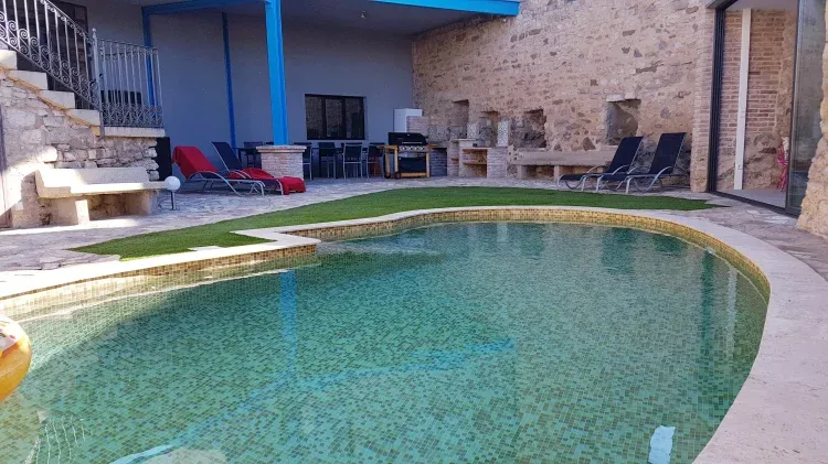 Imagen de Piscina y Barbacoa