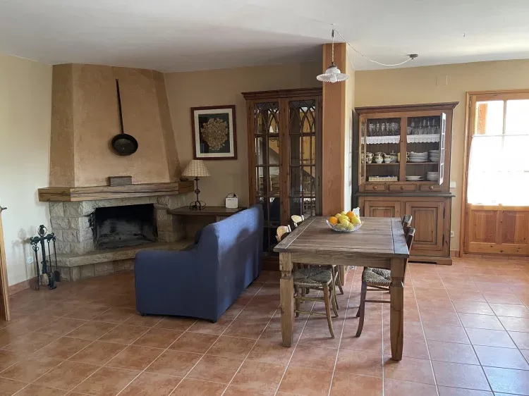 Imagen de Salón-Comedor con chimenea