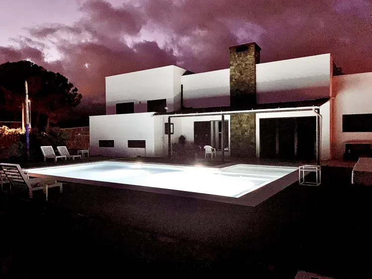 Imagen de Piscina de noche 