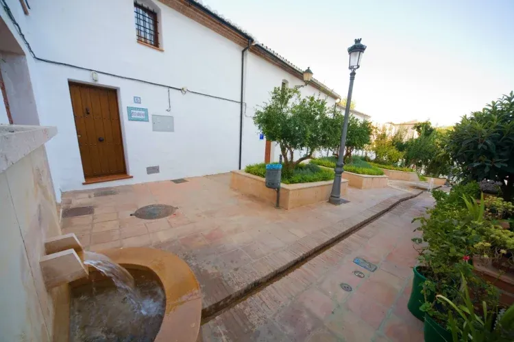 Imagen de Plaza de la Oscuridad: Fachada
