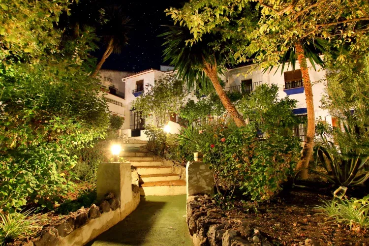 Imagen de El parque y al fondo su Casita