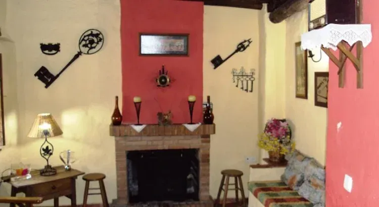 Imagen de Salon con chimenea