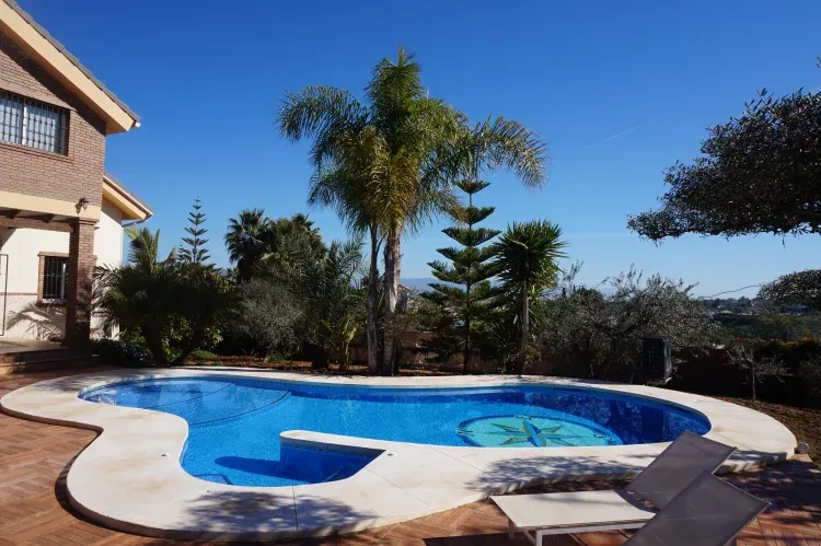Imagen de Piscina con jacuzzi