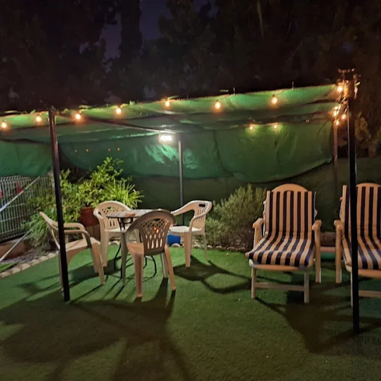 Imagen de De noche por la piscina