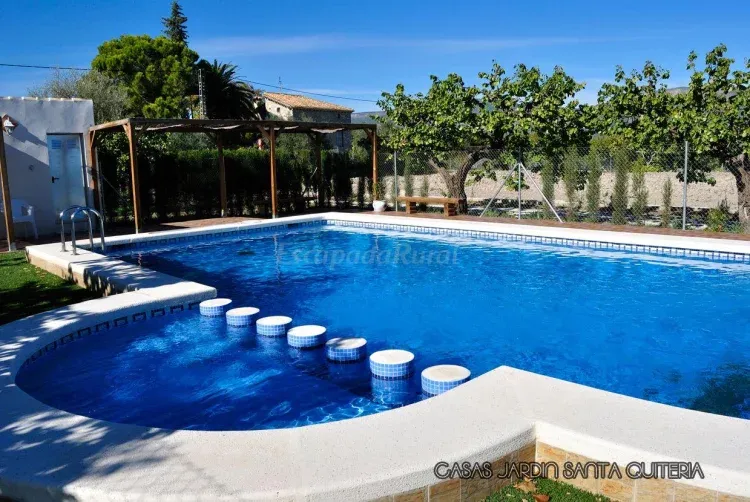 Imagen de Piscina de casa rural Jardín Santa Quiteria en Moratalla, Murcia