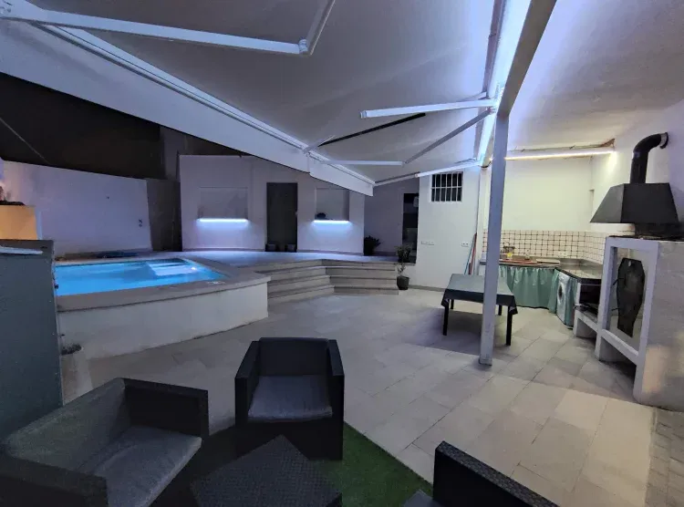Imagen de Patio noche