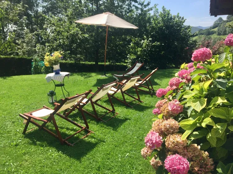 Imagen de Descanso en el jardín
