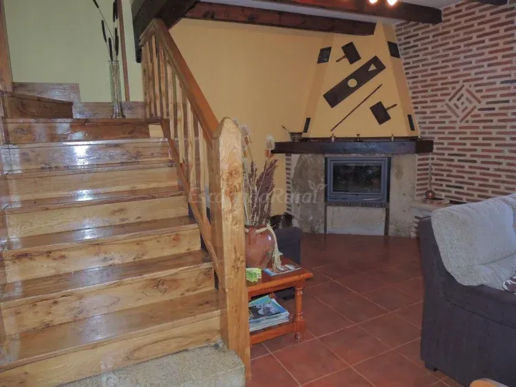 Imagen de Chimenea y escalera