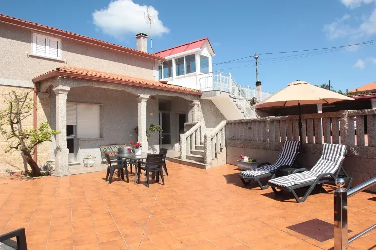 Imagen de Fachada y terraza piso 1