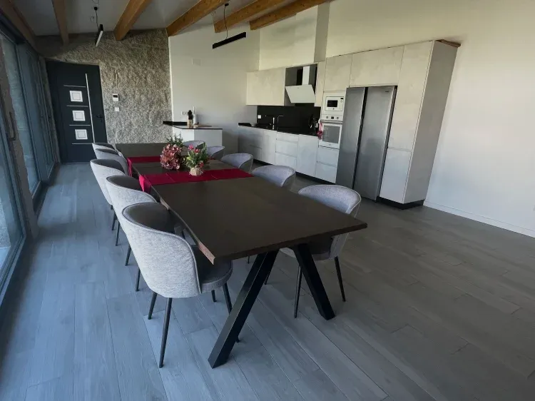Imagen de comedor piscina
