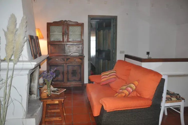 Imagen de Aguamanil, zona de salón y entrada al dormitorio