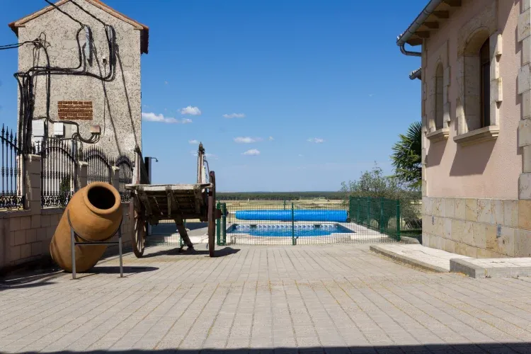 Imagen de Exterior y piscina