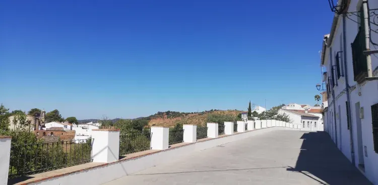 Imagen de La calle Castillo y la entrada
