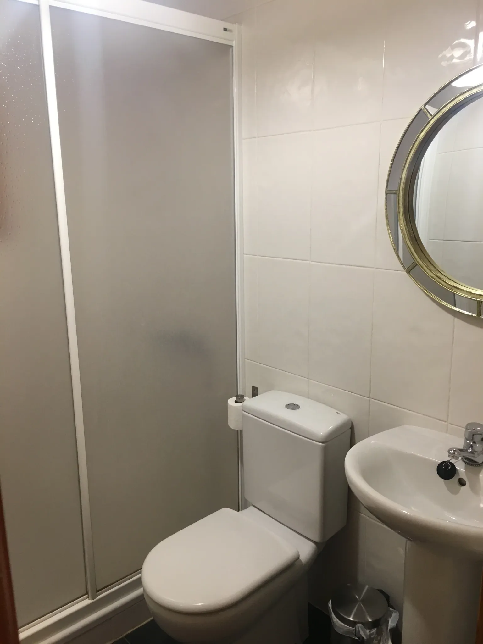 Imagen de Baño completo con ducha extragrande