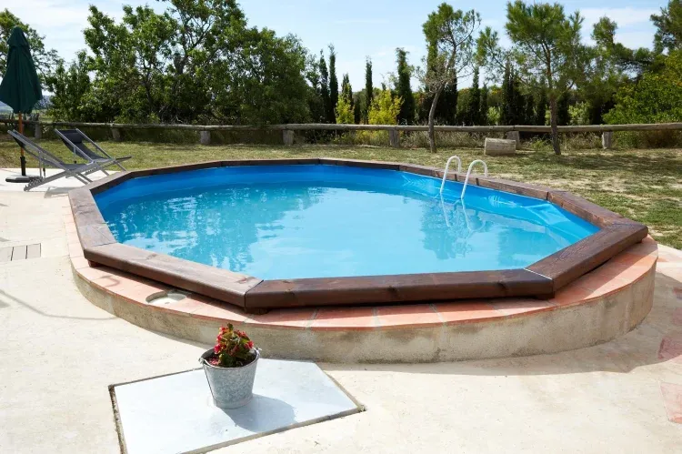 Imagen de Exterior piscina (2-3)