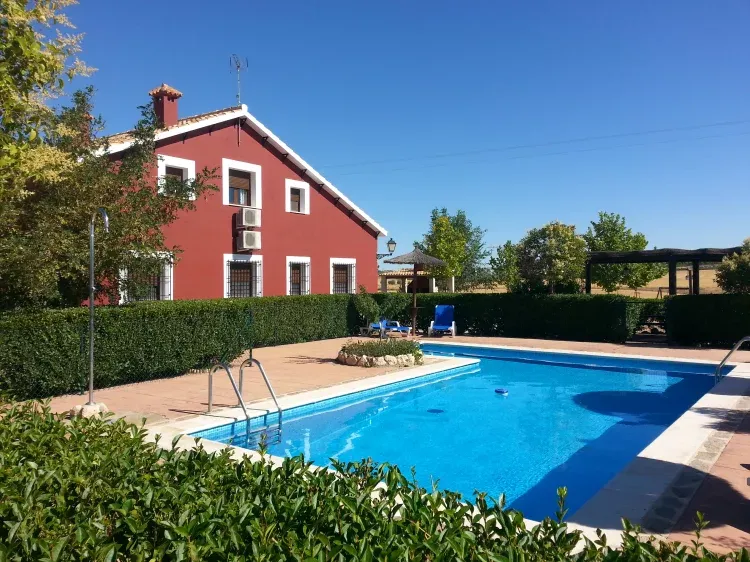 Imagen de Piscina y exterior