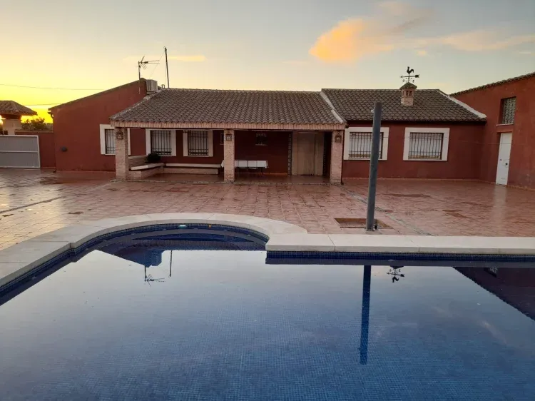 Imagen de Patio interior y piscina,
