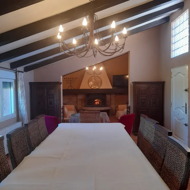 Imagen de Salon con chimenea