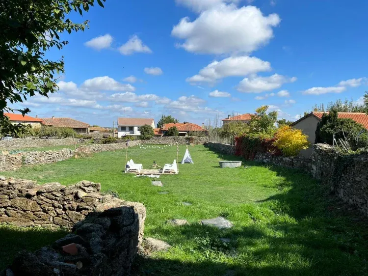 Imagen de jardín de 2000m2 de la Botica